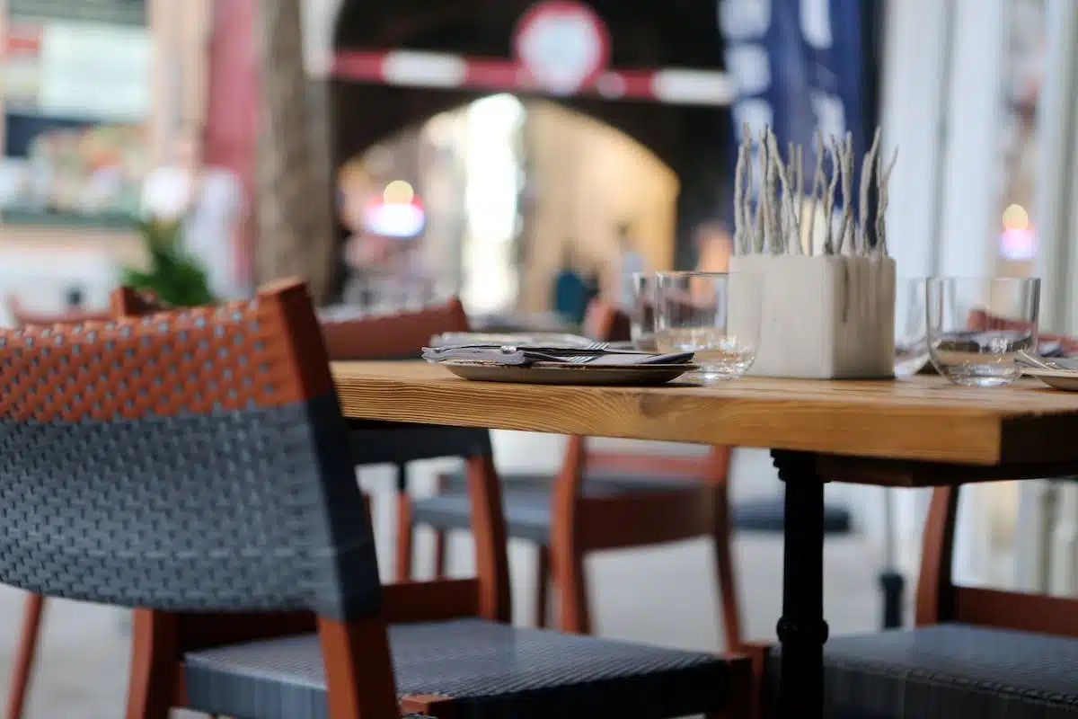 restaurant  [ville/destination]